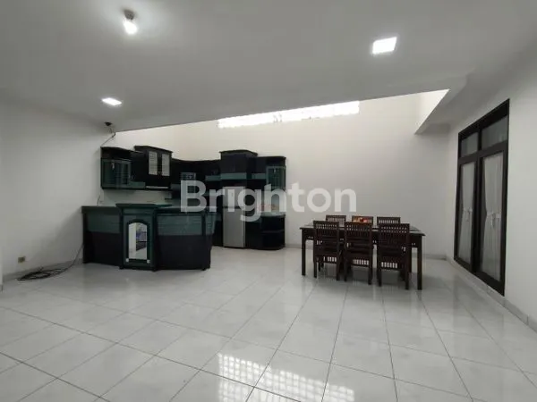 image RUMAH SIAP HUNI FULL RENOVASI DAN STRATEGIS DEKAT KE TENGAH KOTA (7)