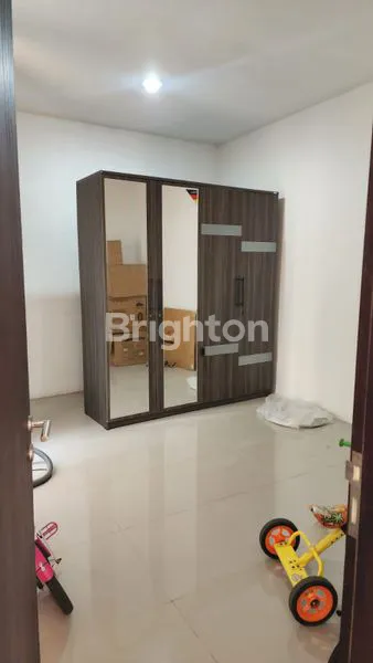 image RUMAH 2 LANTAI SIAP HUNI DAERAH LAKARSANTRI DEKAT PAKUWON MALL LONTAR MENGANTI UNESA (3)