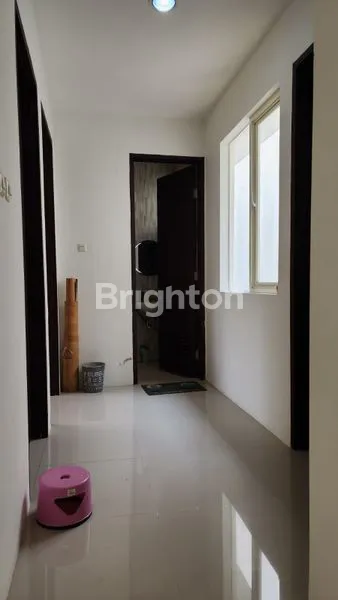 image RUMAH 2 LANTAI SIAP HUNI DAERAH LAKARSANTRI DEKAT PAKUWON MALL LONTAR MENGANTI UNESA (6)