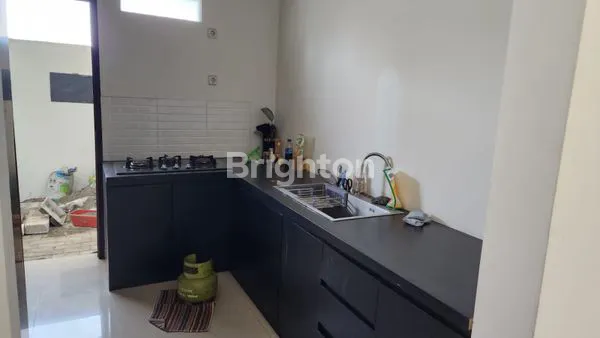 image RUMAH 2 LANTAI SIAP HUNI DAERAH LAKARSANTRI DEKAT PAKUWON MALL LONTAR MENGANTI UNESA (4)