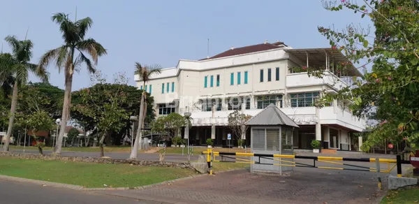 GEDUNG GRAHA DARMO SATELITE TOWN RAYA SUKOMANUNGGAL JAYA