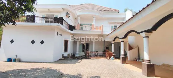image TURUN HARGA - RUMAH MEGAH 2 LANTAI DI KAWASAN EXCLUSIVE MALANG (8)