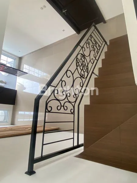 image RUMAH CLASSIC MODERN LUX SANGAT CANTIK (6)