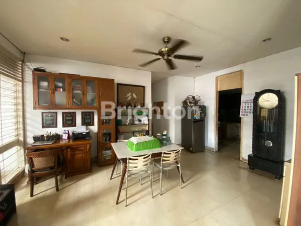 image TURUN HARGA RUMAH DI HOEK KAWASAN SETIABUDI, JAKARTA SELATAN.LOKASI STRATEGIS (2)