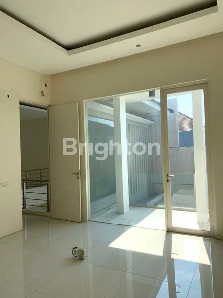 image RUMAH MEWAH LUX MINIMALIS CITRALAND UTAMA ONE GATE PERUMAHAN MEWAH GARASI & CARPORT 4 MOBIL DEKAT UNESA, PAKUWON MALL, GRAHA FAMILY, NATIONAL HOSPITAL (6)