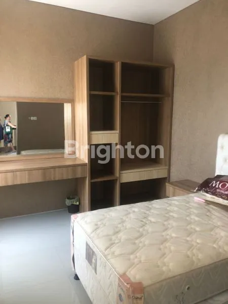 image RUMAH MINIMALIS ROYAL RESIDENCE SEMI FURNISED CLUSTER GREENWICH SIAP HUNI WIYUNG SURABAYA BARAT PAKUWON MALL (4)