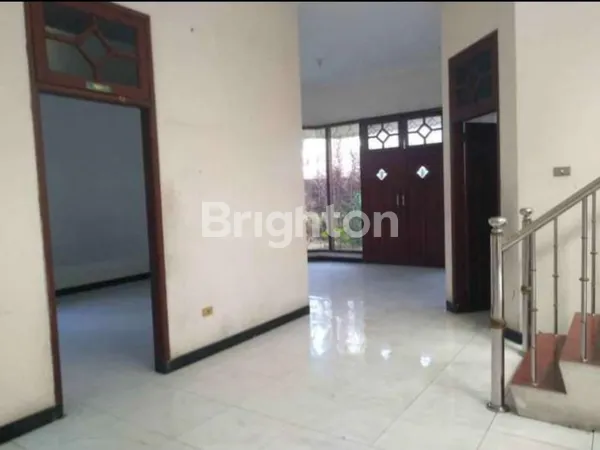 image RUMAH SIMPANG DARMO PERMAI SELATAN SURABAYA (4)