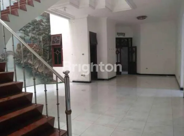 image RUMAH SIMPANG DARMO PERMAI SELATAN SURABAYA (5)