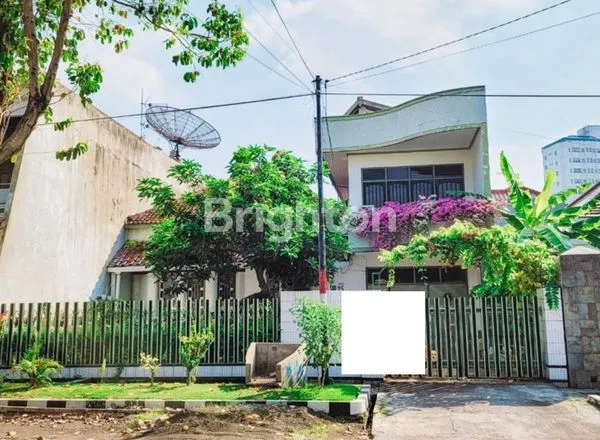 RUMAH 1,5 LANTAI PUSAT KOTA SURABAYA