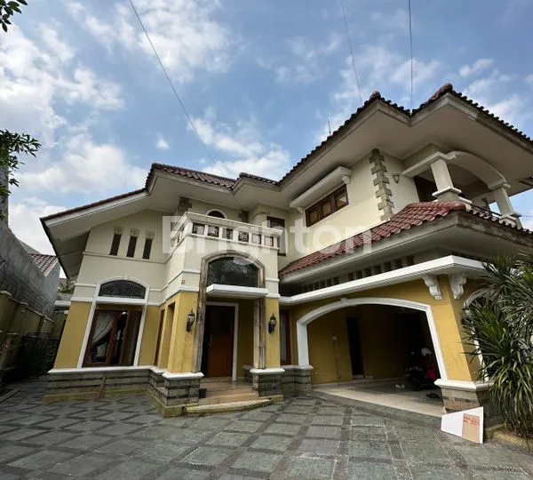 image HUNIAN ELITE DAN MEWAH!! TERLETAK DI KAWASAN ELITE SOBA!! ROW JALAN 5 MOBIL PAPASAN!! TIDAK BANJIR!! SUPER PREMIUM (1)