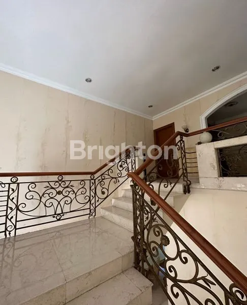 image HUNIAN ELITE DAN MEWAH!! TERLETAK DI KAWASAN ELITE SOBA!! ROW JALAN 5 MOBIL PAPASAN!! TIDAK BANJIR!! SUPER PREMIUM (2)