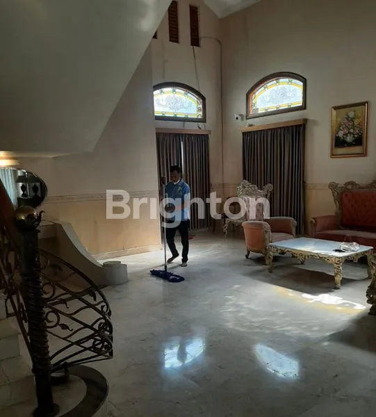 image HUNIAN ELITE DAN MEWAH!! TERLETAK DI KAWASAN ELITE SOBA!! ROW JALAN 5 MOBIL PAPASAN!! TIDAK BANJIR!! SUPER PREMIUM (4)