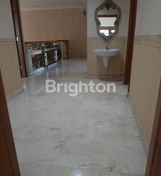 image HUNIAN ELITE DAN MEWAH!! TERLETAK DI KAWASAN ELITE SOBA!! ROW JALAN 5 MOBIL PAPASAN!! TIDAK BANJIR!! SUPER PREMIUM (7)