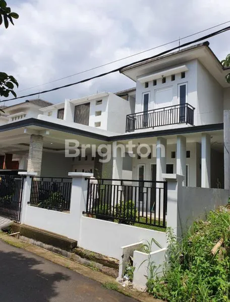 HUNIAN NYAMAN DAN CANTIK 2 LANTAI SIAP HUNI