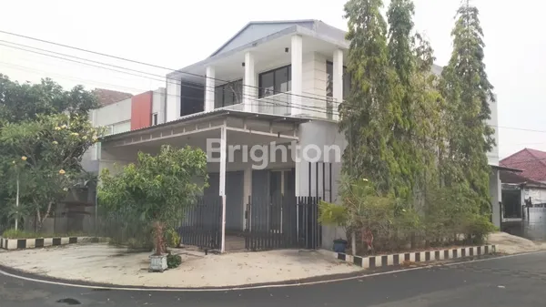 image RUMAH KANTOR 2 LANTAI STRATEGIS DI TENGAH KOTA (2)