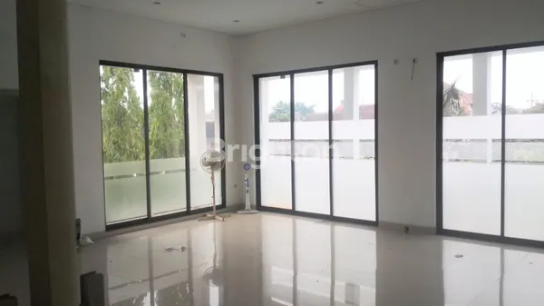 image RUMAH KANTOR 2 LANTAI STRATEGIS DI TENGAH KOTA (3)