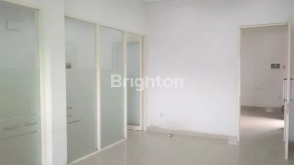 image RUMAH KANTOR 2 LANTAI STRATEGIS DI TENGAH KOTA (4)
