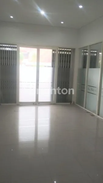 image RUMAH KANTOR 2 LANTAI STRATEGIS DI TENGAH KOTA (5)