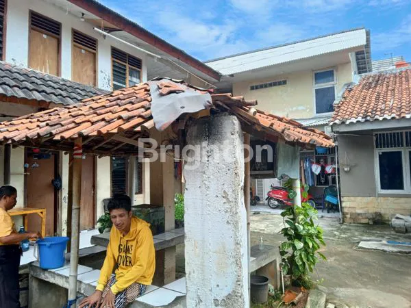 image RUMAH TUA YANG STRATEGIS DISAMPING TOL KUKUSAN BEJI DEPOK (4)