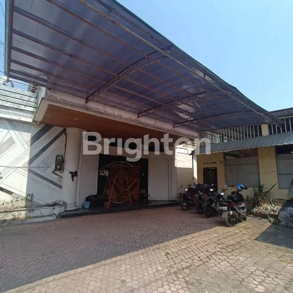 RUMAH PINGGIR JALAN RAYA