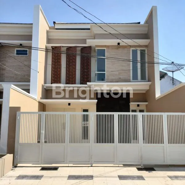 image RUMAH 2 LANTAI BARU GRESS- MANYAR KERTOADI (1)