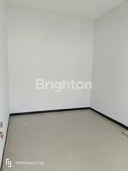 image RUMAH POJOK ADA PARKIRAN MOBIL DILUAR DAN CARPORT (2)