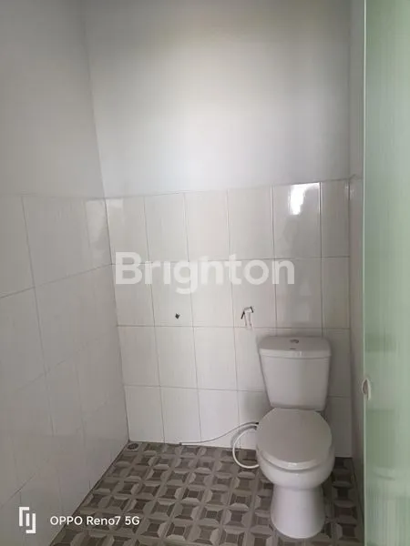 image RUMAH POJOK ADA PARKIRAN MOBIL DILUAR DAN CARPORT (3)