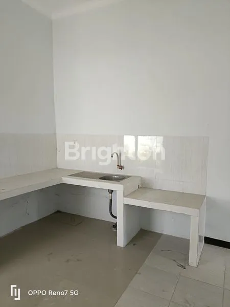 image RUMAH POJOK ADA PARKIRAN MOBIL DILUAR DAN CARPORT (5)