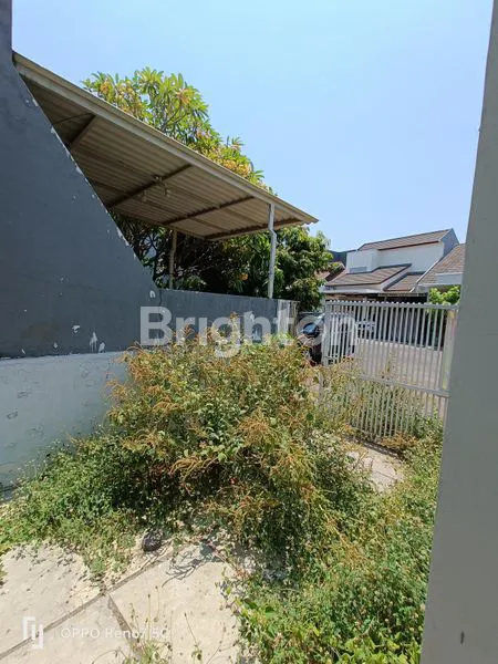 image RUMAH POJOK ADA PARKIRAN MOBIL DILUAR DAN CARPORT (4)