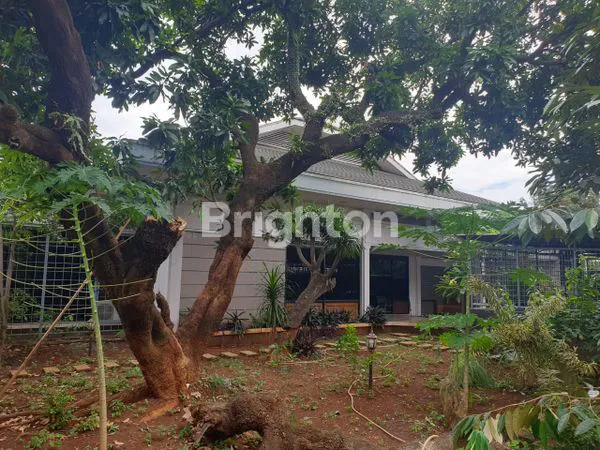 RUMAH 2 LANTAI LUAS 1080M2 HADAP JALAN RAYA DI JAKARTA SELATAN