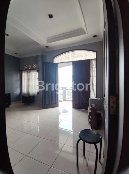 image RUMAH TANJUNG DUREN RAPI TERAWAT SEMI FURNISH 2.5 LANTAI (4)