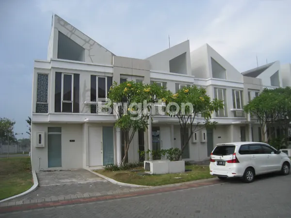 DISEWAKAN RUMAH 2 LANTAI MINIMALIS MODERN DI GRAND PAKUWON, TANDES, SURABAYA