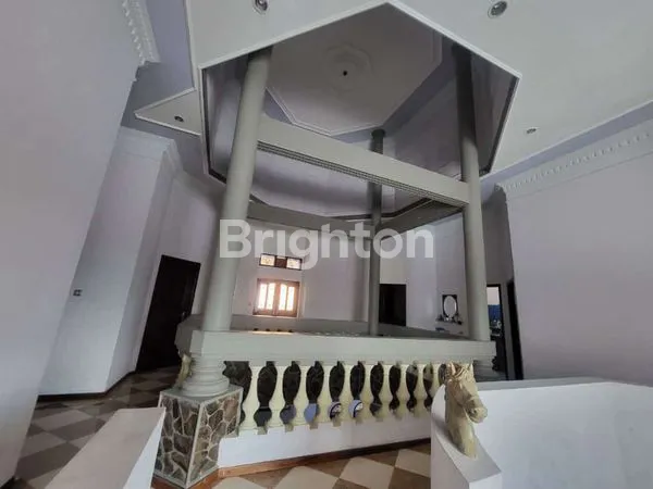 image RUMAH MODEL KLASIK LUAS TERAWAT DI SOEKARNO HATTA MALANG (8)