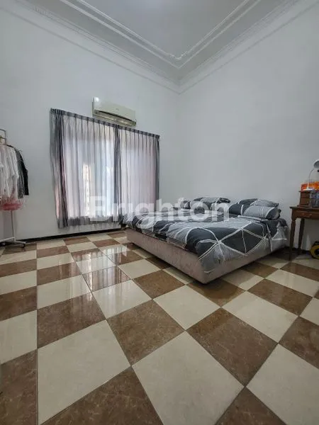 image RUMAH MODEL KLASIK LUAS TERAWAT DI SOEKARNO HATTA MALANG (4)