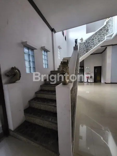 image RUMAH MODEL KLASIK LUAS TERAWAT DI SOEKARNO HATTA MALANG (6)