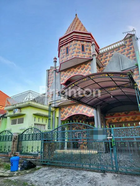 image RUMAH MODEL KLASIK LUAS TERAWAT DI SOEKARNO HATTA MALANG (1)