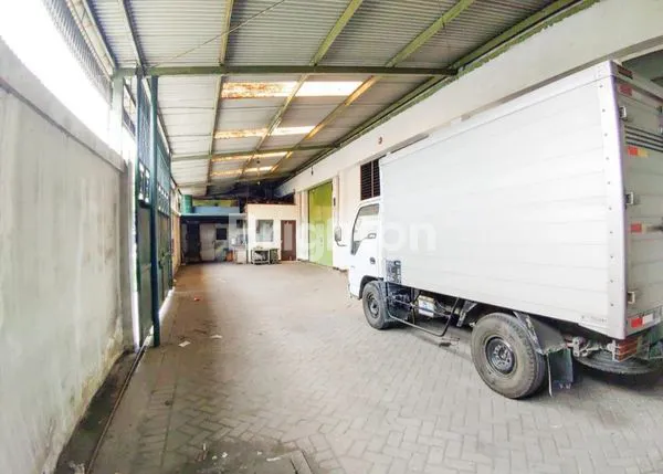 image GUDANG TENGAH KOTA SBY DEKAT TOL MAYJEND (2)