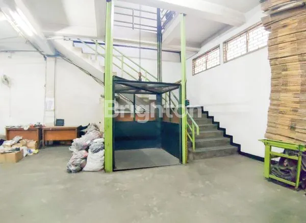 image GUDANG TENGAH KOTA SBY DEKAT TOL MAYJEND (3)