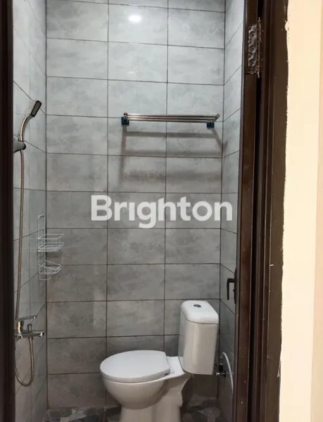 image KOST EKSKLUSIF 3 LANTAI DI SETURAN, DEKAT KAMPUS (5)