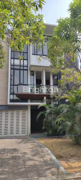 RUMAH 3 LANTAI MINIMALIS PURI BOTANICAL JAKARTA BARAT