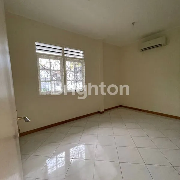 image RUMAH 1 LT HOOK DAN LOKASI STRATEGIS DI SUTOREJO TENGAH SURABAYA (2)