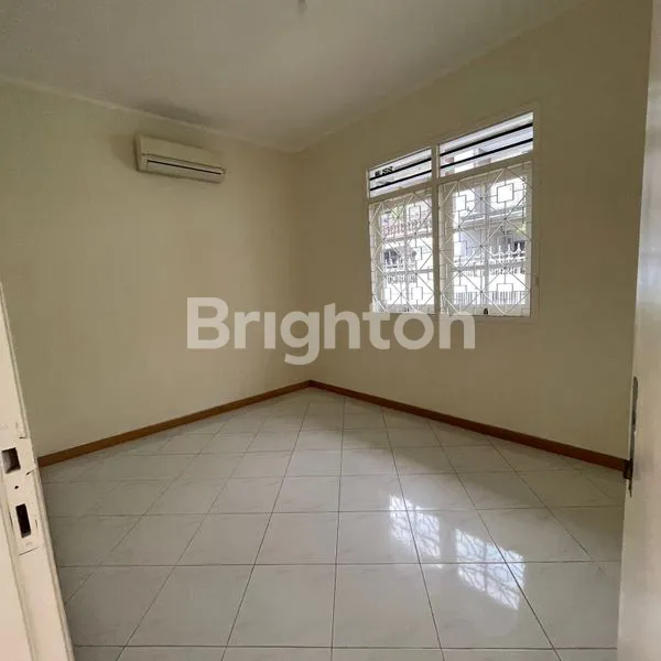 image RUMAH 1 LT HOOK DAN LOKASI STRATEGIS DI SUTOREJO TENGAH SURABAYA (3)