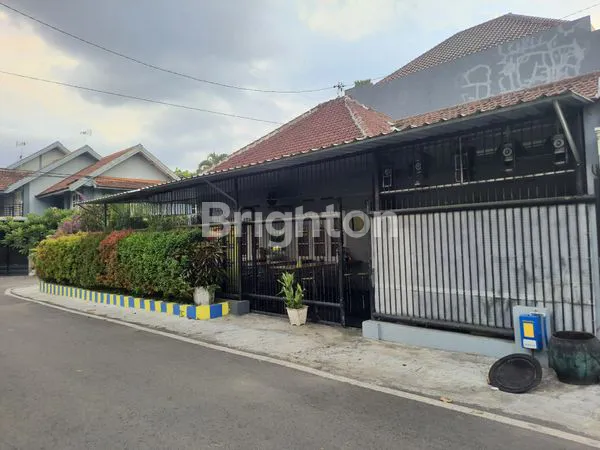 image RUMAH HOOK CANTIK DAN ASRI DI TENGAH KOTA MALANG (1)