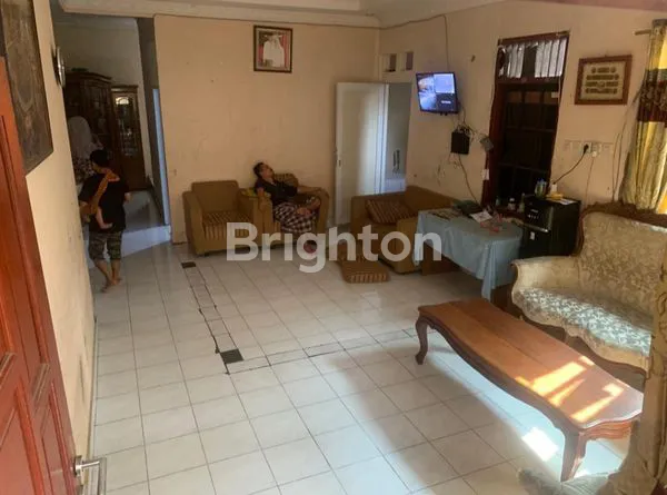 image RUMAH DAN 3 RUKO DI DEPAN JALAN RAYA JAGAKARSA (2)