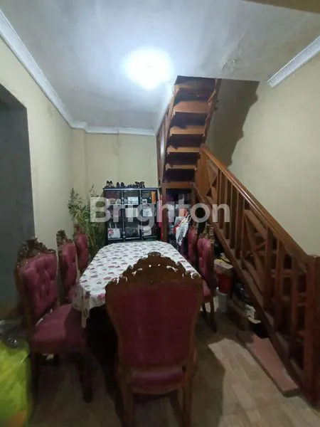 image RUMAH 1,5 LANTAI DI SOLO BARU DEKAT THE PARK SOLO ROW  2 MOBIL PADAT PENDUDUK (7)