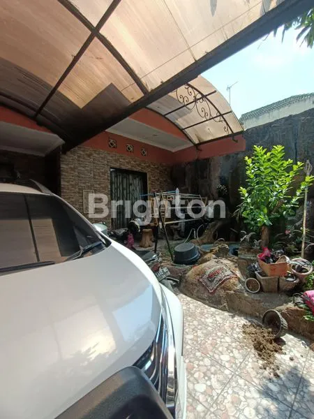 image RUMAH 1,5 LANTAI DI SOLO BARU DEKAT THE PARK SOLO ROW  2 MOBIL PADAT PENDUDUK (1)