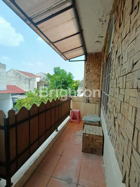 image RUMAH 1,5 LANTAI DI SOLO BARU DEKAT THE PARK SOLO ROW  2 MOBIL PADAT PENDUDUK (6)