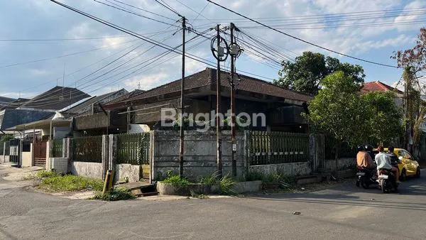 image RUMAH HOOK DI JL BUNGA FLAMBOYAN LOWOKWARU MALANG (1)