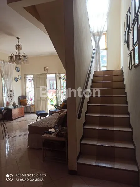 image RUMAH SINGGAH DENGAN KOLAM RENANG UNTUK PENGHUNI KOMPLEKS  (6)