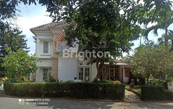 image RUMAH SINGGAH DENGAN KOLAM RENANG UNTUK PENGHUNI KOMPLEKS  (1)